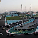 The start of the race at Formula One World Championship, Rd21, Abu Dhabi Grand Prix, Race, Yas Marina Circuit, Abu Dhabi, UAE, Sunday 27 November 2016. © Sutton Images