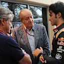 Carlos Sainz (ESP) Scuderia Toro Rosso talks with his Father Carlos Sainz (ESP) and Juan Carlos of Spain at Formula One World Championship, Rd2, Bahrain Grand Prix Practice, Bahrain International Circuit, Sakhir, Bahrain, Friday 1 April 2016. © Sutton Motorsport Images