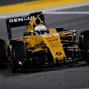 Kevin Magnussen (DEN) Renault Sport F1 Team RS16 at Formula One World Championship, Rd2, Bahrain Grand Prix Race, Bahrain International Circuit, Sakhir, Bahrain, Sunday 3 April 2016. © Sutton Motorsport Images