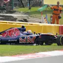 Carlos Sainz (ESP) Scuderia Toro Rosso STR11 with rear puncture and damaged rear wing at Formula One World Championship, Rd13, Belgian Grand Prix, Race, Spa Francorchamps, Belgium, Sunday 28 August 2016. © Sutton Images