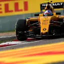 Jolyon Palmer (GBR) Renault Sport F1 Team RS16 at Formula One World Championship, Rd3, Chinese Grand Prix, Race, Shanghai, China, Sunday 17 April 2016. © Sutton Motorsport Images