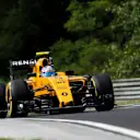 Jolyon Palmer (GBR) Renault Sport F1 Team RS16 at Formula One World Championship, Rd11, Practice, Hungaroring, Hungary, Friday 22 July 2016. © Sutton Images