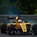 Kevin Magnussen (DEN) Renault Sport F1 Team RS16 locks up at Formula One World Championship, Rd11, Practice, Hungaroring, Hungary, Friday 22 July 2016. © Sutton Images