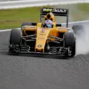 Jolyon Palmer (GBR) Renault Sport F1 Team RS16 locks up at Formula One World Championship, Rd17, Japanese Grand Prix, Race, Suzuka, Japan, Sunday 9 October 2016. © Sutton Images