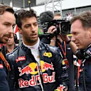 Daniel Ricciardo (AUS) Red Bull Racing on the grid with Simon Rennie (GBR) Red Bull Racing Race Engineer and Christian Horner (GBR) Red Bull Racing Team Principal at Formula One World Championship, Rd17, Japanese Grand Prix, Race, Suzuka, Japan, Sunday 9 October 2016. © Sutton Images