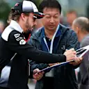 Fernando Alonso (ESP) McLaren signs autographs at Formula One World Championship, Rd17, Japanese Grand Prix, Race, Suzuka, Japan, Sunday 9 October 2016. © Sutton Images