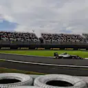 Lewis Hamilton (GBR) Mercedes-Benz F1 W07 Hybrid leads Sebastian Vettel (GER) Ferrari SF16-H at Formula One World Championship, Rd17, Japanese Grand Prix, Race, Suzuka, Japan, Sunday 9 October 2016. © Sutton Images