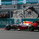 Race winner Daniel Ricciardo (AUS) Red Bull Racing RB12 crosses the line to win the race and celebrate with the team on the pitwall at Formula One World Championship, Rd16, Malaysian Grand Prix, Race,  Sepang, Malaysia, Sunday 2 October 2016. © Sutton Images