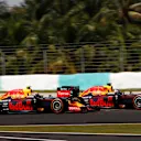 Daniel Ricciardo (AUS) Red Bull Racing RB12 and Max Verstappen (NED) Red Bull Racing RB12 battle at Formula One World Championship, Rd16, Malaysian Grand Prix, Race, Sepang, Malaysia, Sunday 2 October 2016. © Sutton Images