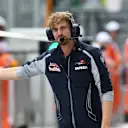 Scuderia Toro Rosso mechanic at Formula One World Championship, Rd4, Russian Grand Prix, Qualifying, Sochi Autodrom, Sochi, Krasnodar Krai, Russia, Saturday 30 April 2016. © Sutton Motorsport Images