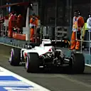 Romain Grosjean (FRA) Haas VF-16 with broken rear wing after hitting the wall in FP2 at Formula One World Championship, Rd15, Singapore Grand Prix, Practice, Marina Bay Street Circuit, Singapore, Friday 16 September 2016. © Sutton Images