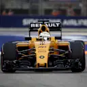 Kevin Magnussen (DEN) Renault Sport F1 Team RS16 at Formula One World Championship, Rd15, Singapore Grand Prix, Qualifying, Marina Bay Street Circuit, Singapore, Saturday 17 September 2016. © Sutton Images