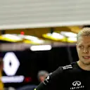 Kevin Magnussen (DEN) Renault Sport F1 Team at Formula One World Championship, Rd15, Singapore Grand Prix, Preparations, Marina Bay Street Circuit, Singapore, Thursday 15 September 2016. © Sutton Images