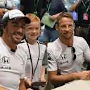 Fernando Alonso (ESP) McLaren and Jenson Button (GBR) McLaren at the fans autograph session at Formula One World Championship, Rd15, Singapore Grand Prix, Preparations, Marina Bay Street Circuit, Singapore, Thursday 15 September 2016. © Sutton Images