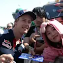 Brendon Hartley (NZL) Scuderia Toro Rosso fans selfie at Formula One World Championship, Rd20, Abu Dhabi Grand Prix, Qualifying, Yas Marina Circuit, Abu Dhabi, UAE, Saturday 25 November 2017. © Simon Galloway/Sutton Images