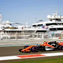 Stoffel Vandoorne (BEL) McLaren MCL32 at Formula One World Championship, Rd20, Abu Dhabi Grand Prix, Qualifying, Yas Marina Circuit, Abu Dhabi, UAE, Saturday 25 November 2017. © Andy Hone/LAT/Sutton Images