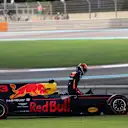 Daniel Ricciardo (AUS) Red Bull Racing RB13 retires from the race at Formula One World Championship, Rd20, Abu Dhabi Grand Prix, Race, Yas Marina Circuit, Abu Dhabi, UAE, Sunday 26 November 2017. © Kym Illman/Sutton Images