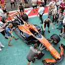 McLaren MCL32 and fans in pit lane at Formula One World Championship, Rd20, Abu Dhabi Grand Prix, Preparations, Yas Marina Circuit, Abu Dhabi, UAE, Thursday 23 November 2017. © Mark Sutton/Sutton Images