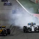 Felipe Massa (BRA) Williams FW40 locks up with Jolyon Palmer (GBR) Renault Sport F1 Team RS17 at Formula One World Championship, Rd3, Bahrain Grand Prix Race, Bahrain International Circuit, Sakhir, Bahrain, Sunday 16 April 2017. © Sutton Motorsport Images