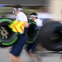 Williams mechanics at Formula One World Championship, Rd3, Bahrain Grand Prix Preparations, Bahrain International Circuit, Sakhir, Bahrain, Thursday 13 April 2017. © Sutton Motorsport Images
