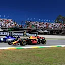 Marcus Ericsson (SWE) Sauber C36 and Daniel Ricciardo (AUS) Red Bull Racing RB13 battle at Formula One World Championship, Rd19, Brazilian Grand Prix, Race, Interlagos, Sao Paulo, Brazil, Sunday 12 November 2017. © Kym Illman/Sutton Images