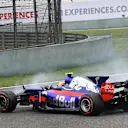 Formula One World ChCarlos Sainz (ESP) Scuderia Toro Rosso STR12 runs wide and spins at Formula One World Championship, Rd2, Chinese Grand Prix, Race, Shanghai, China, Sunday 9 April 2017. © Sutton Motorsport Imagesampionship