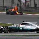 Lewis Hamilton (GBR) Mercedes-Benz F1 W08 Hybrid leads Max Verstappen (NED) Red Bull Racing RB13 at Formula One World Championship, Rd2, Chinese Grand Prix, Race, Shanghai, China, Sunday 9 April 2017. © Sutton Motorsport Images
