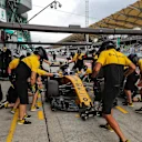 Jolyon Palmer (GBR) Renault Sport F1 Team RS17 at Formula One World Championship, Rd15, Malaysian Grand Prix, Practice, Sepang, Malaysia, Friday 29 September 2017. © Kym Illman/Sutton Images