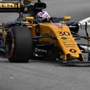 Jolyon Palmer (GBR) Renault Sport F1 Team RS17 with broken front wing in FP3 at Formula One World Championship, Rd15, Malaysian Grand Prix, Qualifying, Sepang, Malaysia, Saturday 30 September 2017. © Mark Sutton/Sutton Images