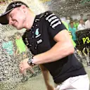 Valtteri Bottas (FIN) Mercedes AMG F1 celebrates with the team at Formula One World Championship, Rd14, Singapore Grand Prix, Race, Marina Bay Street Circuit, Singapore, Sunday 17 September 2017. © Mirko Stange/Sutton Images
