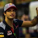 Carlos Sainz (ESP) Scuderia Toro Rosso on the drivers parade at Formula One World Championship, Rd14, Singapore Grand Prix, Race, Marina Bay Street Circuit, Singapore, Sunday 17 September 2017. © Manuel Goria/Sutton Images