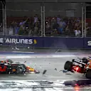 Kimi Raikkonen (FIN) Ferrari SF70-H, Max Verstappen (NED) Red Bull Racing RB13 and Fernando Alonso (ESP) McLaren MCL32 crash at the start of the race at Formula One World Championship, Rd14, Singapore Grand Prix, Race, Marina Bay Street Circuit, Singapore