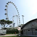 F1 Coomunications building and Singapore Flyer at Formula One World Championship, Rd14, Singapore Grand Prix, Preparations, Marina Bay Street Circuit, Singapore, Wednesday 13 September 2017. © Sutton Images