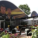 Renault Sport F1 Team team building at Formula One World Championship, Rd14, Singapore Grand Prix, Preparations, Marina Bay Street Circuit, Singapore, Wednesday 13 September 2017. © Sutton Images