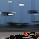 Oliver Turvey (GBR) McLaren MCL32 at Formula One Testing, Day One, Bahrain International Circuit, Sakhir, Bahrain, Tuesday 18 April 2017. © Sutton Motorsport Images