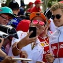 Marcus Ericsson (SWE) Alfa Romeo Sauber F1 Team fans selfie at Formula One World Championship, Rd1, Australian Grand Prix, Race, Melbourne, Australia, Sunday 25 March 2018. © Jerry Andre/Sutton Images