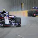 Pierre Gasly (FRA) Scuderia Toro Rosso STR13 locks up avoiding Brendon Hartley (NZL) Scuderia Toro Rosso STR13 at Formula One World Championship, Rd4, Azerbaijan Grand Prix, Qualifying, Baku City Circuit, Baku, Azerbaijan, Saturday 28 April 2018. © Simon Galloway/Sutton Images