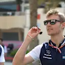 Sergey Sirotkin (RUS) Williams plays darts at Formula One World Championship, Rd2, Bahrain Grand Prix, Preparations, Bahrain International Circuit, Sakhir, Bahrain, Thursday 5 April 2018. © Simon Galloway/Sutton Images
