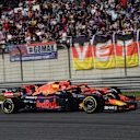 Daniel Ricciardo (AUS) Red Bull Racing RB14 and Kimi Raikkonen (FIN) Ferrari SF-71H battle at Formula One World Championship, Rd3, Chinese Grand Prix, Race, Shanghai, China, Sunday 15 April 2018. © Rubio/Sutton Images