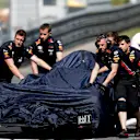 RED BULL RING, AUSTRIA - JUNE 28: Car of Max Verstappen, Red Bull Racing RB15 being pushed down the pit lane by Re Bull Racing Mechanics after his crash during the Austrian GP at Red Bull Ring on June 28, 2019 in Red Bull Ring, Austria. (Photo by Zak Mauger / LAT Images)