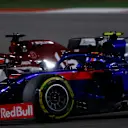 BAHRAIN INTERNATIONAL CIRCUIT, BAHRAIN - MARCH 31: Alexander Albon, Toro Rosso STR14, leads Kimi Raikkonen, Alfa Romeo Racing C38 during the Bahrain GP at Bahrain International Circuit on March 31, 2019 in Bahrain International Circuit, Bahrain. (Photo by Andy Hone / LAT Images)