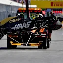 CIRCUIT GILLES-VILLENEUVE, CANADA - JUNE 08: Marshals remove the damaged car of Kevin Magnussen, Haas VF-19, from the circuit during the Canadian GP at Circuit Gilles-Villeneuve on June 08, 2019 in Circuit Gilles-Villeneuve, Canada. (Photo by Simon Galloway / Sutton Images)