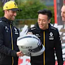 SHANGHAI INTERNATIONAL CIRCUIT, CHINA - APRIL 11: Daniel Ricciardo, Renault F1 Team, shows his helmet to Cyril Abiteboul, Managing Director, Renault F1 Team and Guanyu Zhou during the Chinese GP at Shanghai International Circuit on April 11, 2019 in Shanghai International Circuit, China. (Photo by Jerry Andre / Sutton Images)