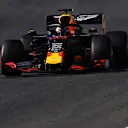 SUZUKA, JAPAN - OCTOBER 13: Max Verstappen of the Netherlands driving the (33) Aston Martin Red Bull Racing RB15 on track during the F1 Grand Prix of Japan at Suzuka Circuit on October 13, 2019 in Suzuka, Japan. (Photo by Mark Thompson/Getty Images)