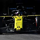 SOCHI, RUSSIA - SEPTEMBER 28: Daniel Ricciardo of Australia driving the (3) Renault Sport Formula One Team RS19 on track during qualifying for the F1 Grand Prix of Russia at Sochi Autodrom on September 28, 2019 in Sochi, Russia. (Photo by Mark Thompson/Getty Images)