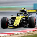 CIRCUIT DE BARCELONA-CATALUNYA, SPAIN - MAY 11: Nico Hulkenberg, Renault R.S. 19 drives back to the pits with damage during the Spanish GP at Circuit de Barcelona-Catalunya on May 11, 2019 in Circuit de Barcelona-Catalunya, Spain. (Photo by Simon Galloway / Sutton Images)