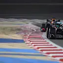 BAHRAIN INTERNATIONAL CIRCUIT, BAHRAIN - MARCH 31: Valtteri Bottas, Mercedes AMG W10 and Max Verstappen, Red Bull Racing RB15 during the Bahrain GP at Bahrain International Circuit on March 31, 2019 in Bahrain International Circuit, Bahrain. (Photo by Simon Galloway / LAT Images)