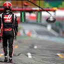 SPIELBERG, AUSTRIA - JULY 04:  Kevin Magnussen of Denmark and Haas F1 walks through the pit lane during qualifying for the Formula One Grand Prix of Austria at Red Bull Ring on July 04, 2020 in Spielberg, Austria. (Photo by Peter Fox/Getty Images)