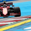 SPIELBERG, AUSTRIA - JULY 04: Carlos Sainz of Spain driving the (55) Scuderia Ferrari SF21 during the F1 Grand Prix of Austria at Red Bull Ring on July 04, 2021 in Spielberg, Austria. (Photo by Joe Portlock - Formula 1/Formula 1 via Getty Images)