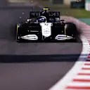 MEXICO CITY, MEXICO - NOVEMBER 06: Brake dust pours from the front brakes of Nicholas Latifi of Canada driving the (6) Williams Racing FW43B Mercedes during qualifying ahead of the F1 Grand Prix of Mexico at Autodromo Hermanos Rodriguez on November 06, 2021 in Mexico City, Mexico. (Photo by Lars Baron/Getty Images)